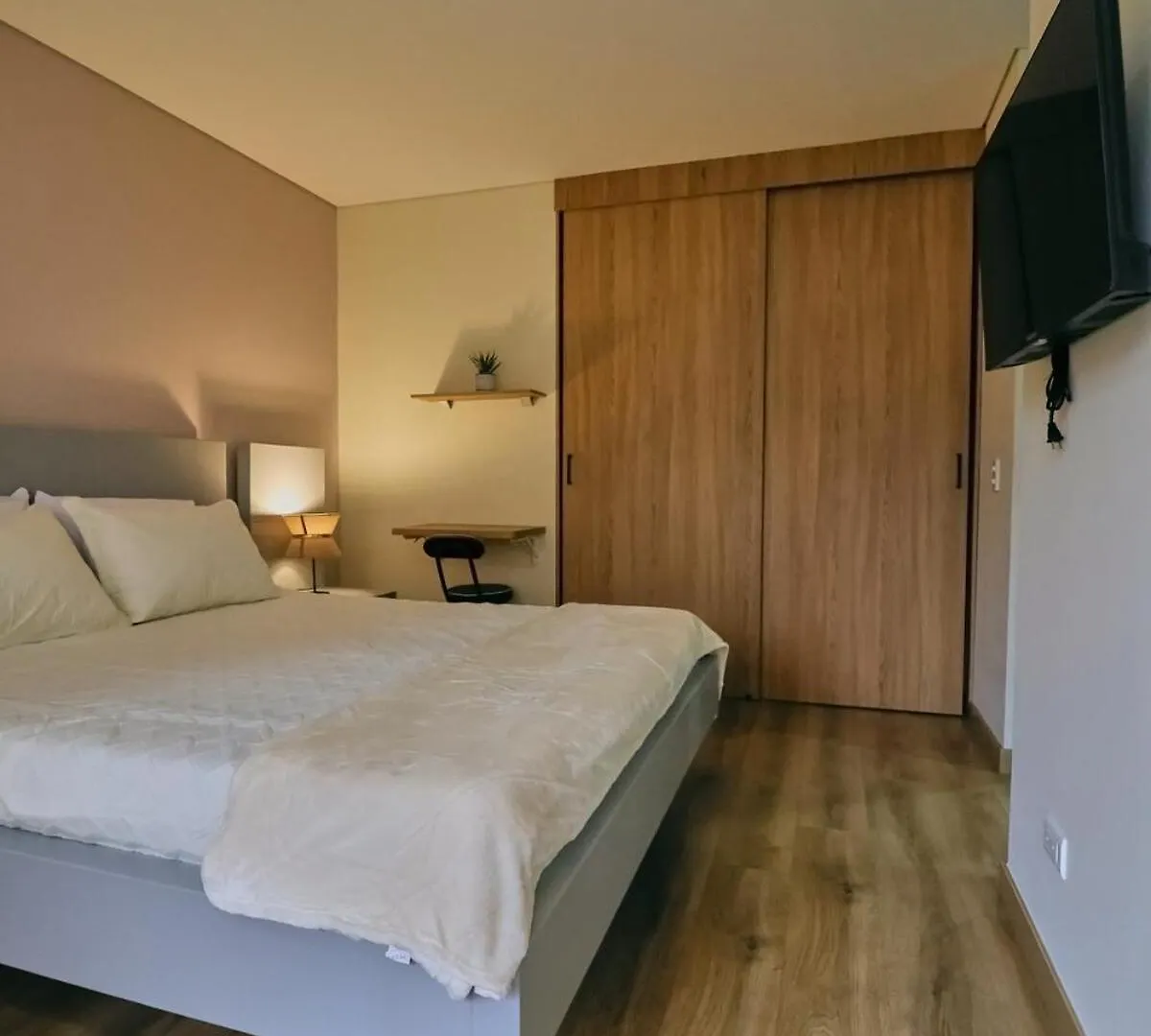 Modern Skyline Suite -Wifi, Gym, 24Hr Security Medellín