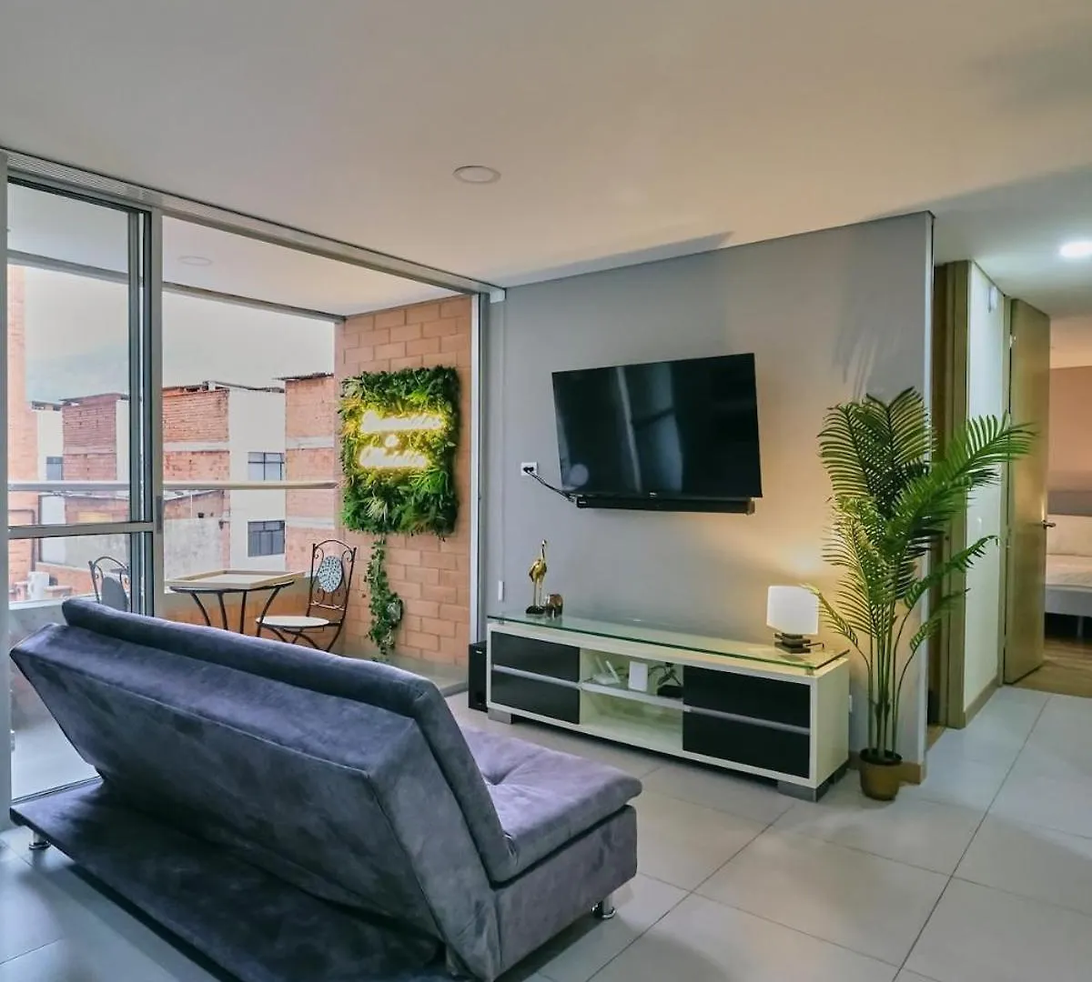 Modern Skyline Suite -Wifi, Gym, 24Hr Security Medellín