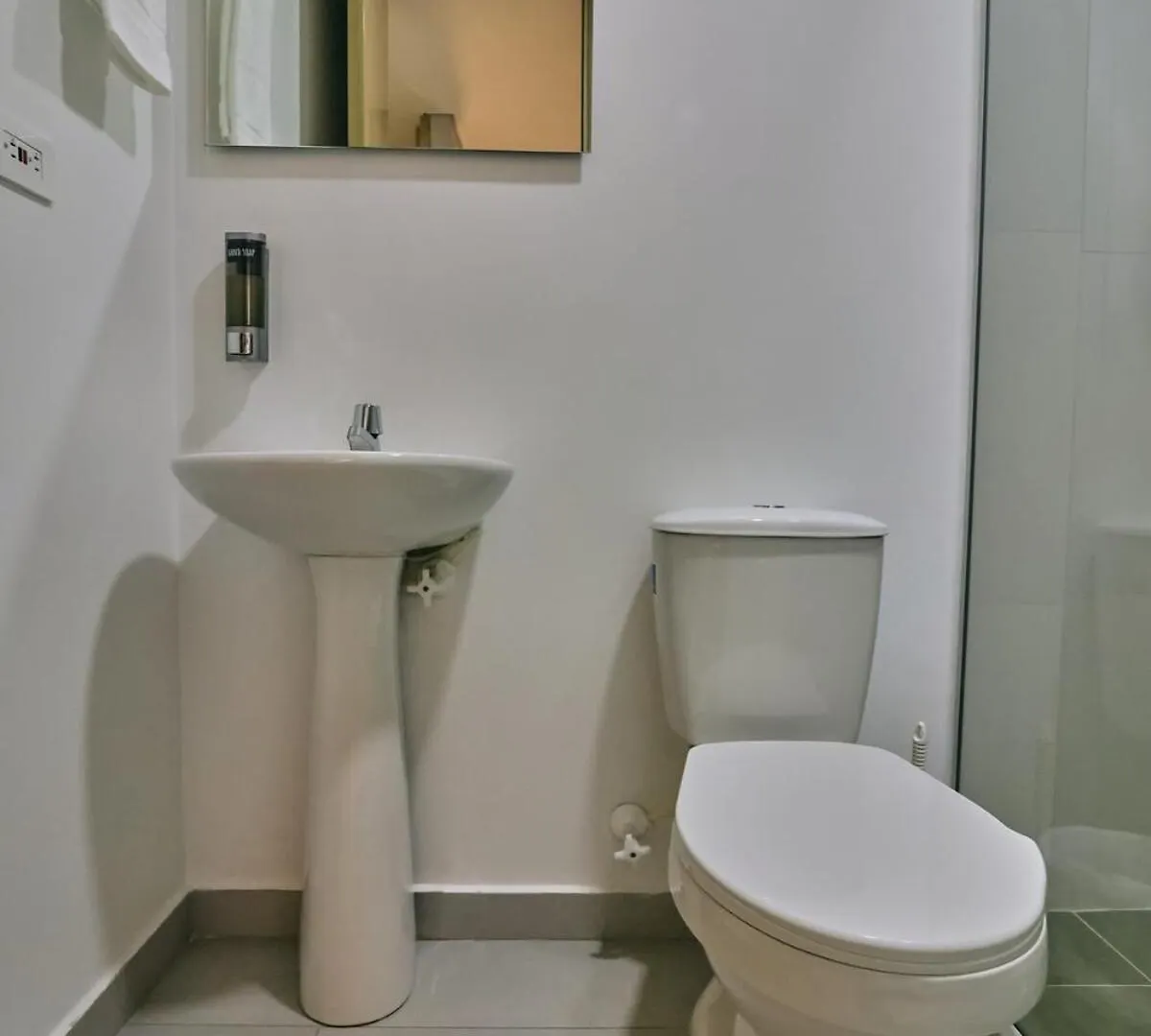 Modern Skyline Suite -Wifi, Gym, 24Hr Security Medellín Colombia