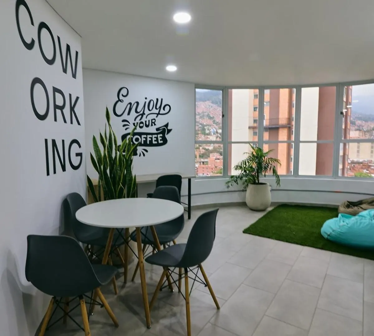 Modern Skyline Suite -Wifi, Gym, 24Hr Security Medellín Appartamento